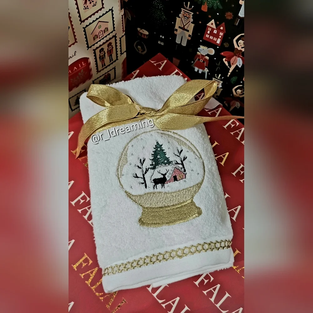 NWT Holiday Snow Globe Set Of Two Hand Towels with Gold Accents